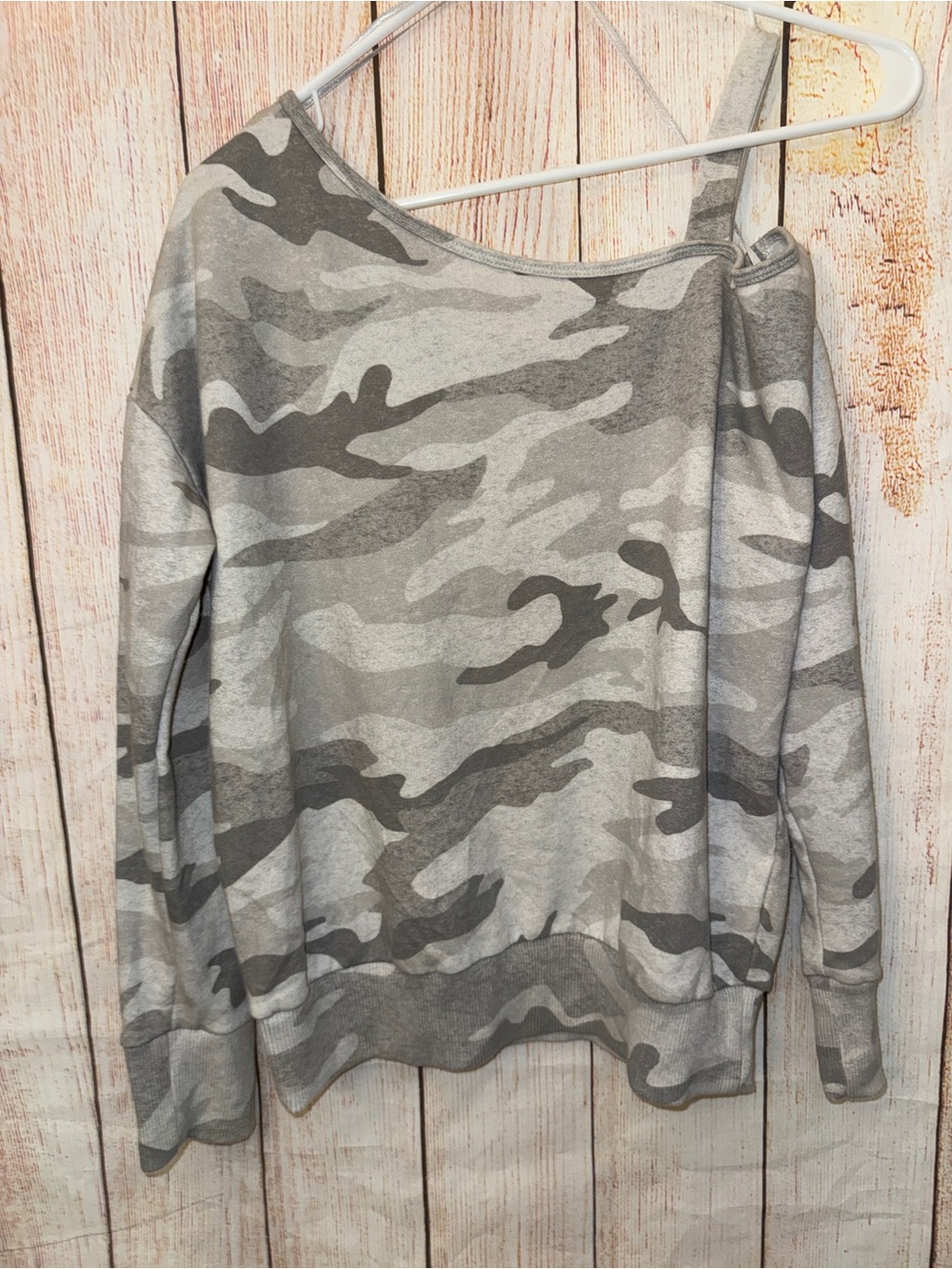 Aeropostale Gray Camo Off-Shoulder Sweatshirt Sz M - Picture 3 of 4